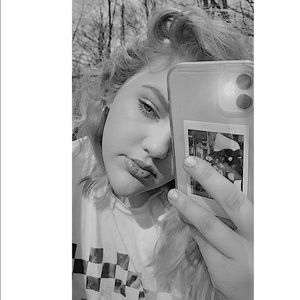 Meet your Posher, Chloe